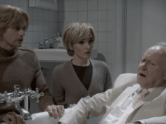 Stellan Skarsgård quebra dois esboços de Alexander Skarsgård em ‘SNL’, interpretando um pai gritando e um ator dramático pateta Stellan Skarsgård quebra dois esboços de Alexander Skarsgård em 'SNL', interpretando um pai gritando e um ator dramático pateta