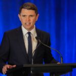 Stephen Colbert critica a CBS por causa da entrevista no ar bloqueada com o candidato democrata ao Senado do Texas, James Talarico