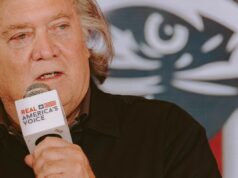 Steve Bannon propõe o uso do ICE nas eleições Steve Bannon propõe o uso do ICE nas eleições