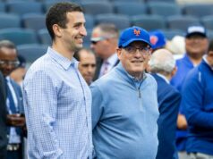 Steve Cohen põe fim enfático ao debate sobre o capitão do Mets Steve Cohen (à direita) com o presidente de operações de beisebol do Mets, David Stearns (à esquerda)