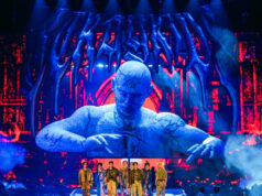 Stray Kids vão a todo vapor no clipe Maniac exclusivo da The dominATE Experience Grupo de K-pop Stray Kids sobe no palco