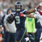 Super Bowl 60: Kenneth Walker entra no 'Modo Besta' para ganhar o MVP na brincadeira dos Seahawks