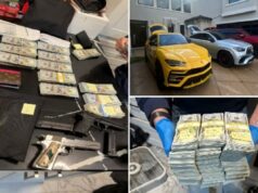 Supercarros, US$ 300 mil e três armas: LAPD desmonta quadrilha de roubo de carga de US$ 5 milhões Supercarros, US$ 300 mil e três armas: LAPD desmonta quadrilha de roubo de carga de US$ 5 milhões
