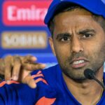 Suryakumar da Índia ignora ameaça de chuva no jogo da Copa do Mundo T20 do Paquistão