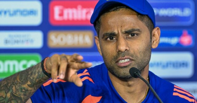 Suryakumar da Índia ignora ameaça de chuva no jogo da Suryakumar da Índia ignora ameaça de chuva no jogo da Copa do Mundo T20 do Paquistão