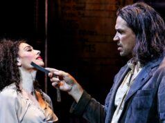 ‘Sweeney Todd’ de Jason Alexander e Stephen Sondheim prova ser uma ótima combinação em La Mirada 'Sweeney Todd' de Jason Alexander e Stephen Sondheim prova ser uma ótima combinação em La Mirada