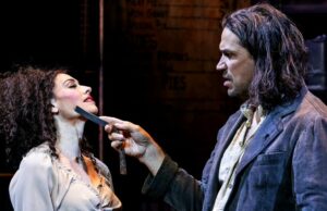 ‘Sweeney Todd’ de Jason Alexander e Stephen Sondheim prova ser uma ótima combinação em La Mirada 'Sweeney Todd' de Jason Alexander e Stephen Sondheim prova ser uma ótima combinação em La Mirada