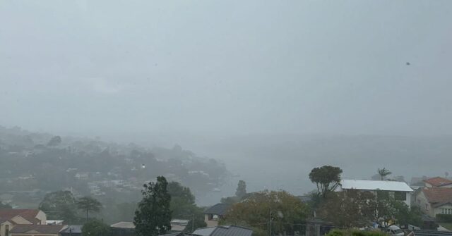 Sydney teve a temperatura mais alta do país pouco antes do meio-dia de hoje.