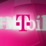 O logotipo da T-Mobile contra um fundo magenta