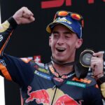 Tailândia MotoGP: Acosta vence sprint de abertura da temporada após penalidade de Márquez