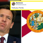 Pessoas sentadas em uma sala de espera movimentada, algumas lendo, outras usando telefones, com quiosques numerados visíveis ao fundo