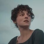 Teaser de 'Orgulho e Preconceito': primeira filmagem de Emma Corrin como Elizabeth Bennet e Jack Lowden como Sr. Darcy na série Netflix