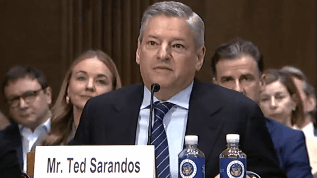 Ted Sarandos, enfrentando perguntas duras na audiência do Senado sobre Ted Sarandos, enfrentando perguntas duras na audiência do Senado sobre o acordo Netflix-Warner Bros., insiste que é bom para Hollywood e para os clientes: 'Daremos aos consumidores mais conteúdo por menos'