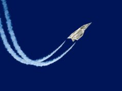 Tenha dinheiro, vai viajar: a caça do a16z ao próximo unicórnio europeu Dollar shaped paper airplane flying up