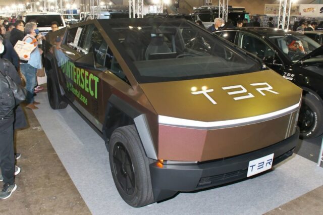 Tesla Cybertruck está em exibição durante o Tokyo Auto Salon 2026 no Makuhari Messe na província de Chiba, Japão, em janeiro. Tesla não comercializará mais seus "Piloto automático" sistema de assistência ao motorista na Califórnia. Foto do arquivo por Keizo Mori/UPI