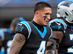 Tetairoa McMillan, dos Panteras, pede desculpas por usar palavras com N durante torneio de esportes eletrônicos O wide receiver do Carolina Panthers, Tetairoa McMillan (4), reagindo durante um jogo.