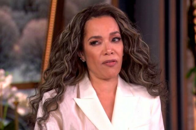 'The View' aborda a decisão de Bill e Hillary Clinton de testemunhar perante o Congresso sobre Jeffrey Epstein: “Acho que os Clinton estão jogando xadrez enquanto todo mundo está jogando damas”
