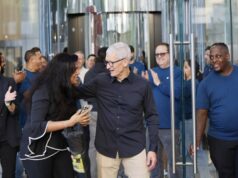 Tim Cook apresenta novas categorias de produtos e serviços habilitados pela IA Tim Cook apresenta novas categorias de produtos e serviços habilitados pela IA