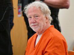Timothy Busfield indiciado por 4 acusações de contato sexual infantil Timothy Busfield indiciado por 4 acusações de contato sexual infantil