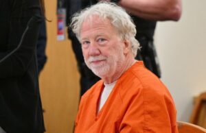 Timothy Busfield indiciado por 4 acusações de contato sexual infantil Timothy Busfield indiciado por 4 acusações de contato sexual infantil