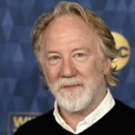 Timothy Busfield indiciado por quatro acusações de abuso sexual infantil no Novo México