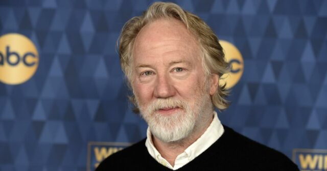 Timothy Busfield indiciado por quatro acusações de abuso sexual infantil no Novo México
