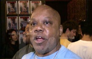 Too $hort diz que os rappers deveriam manter a política para si 021226_too_short_kal