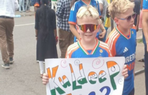 Torcedores criam atmosfera eletrizante no Estádio Premadasa antes do confronto IND-PAK Torcedores criam atmosfera eletrizante no Estádio Premadasa antes do confronto IND-PAK