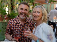 Tormento secreto da esposa de Gary Barlow, Dawn: Insiders revelam como ela colocou sua própria vida em espera para ser a ‘heroína anônima de seu sucesso’ – de ‘lidar com ele obeso e miserável até emagrecer e ser a melhor amiga de Cheryl…’ Aqueles que conhecem a esposa de Gary Barlow, Dawn, dizem que ela é a chave para sua sobrevivência. 'Uma lenda absoluta', é como alguém a descreve