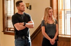 Tracy Spiridakos e Jesse Lee Soffer do Chicago PD retornam após separação de Upstead Uma das saídas mais comoventes de Chicago, Colin Donnell, Sophia Bush e mais 299