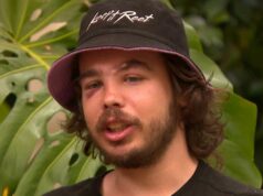 Tradie saiu com ferimentos graves após ataque de raiva no trânsito por piloto de e-scooter Um tradie de Melbourne ficou com ferimentos graves no rosto depois de ser atacado por um piloto de e-scooter em um incidente de violência no trânsito. Tyler Macaloney estava voltando para casa depois de seu trabalho de espancamento em Parkville na sexta-feira, quando foi confrontado por um homem que entrava e saía do trânsito.