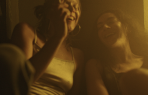 Trailer de Erupcja: Charli XCX estrela um romance sáfico explosivo Trailer de Erupcja: Charli XCX estrela um romance sáfico explosivo