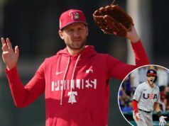 Trea Turner afirma que ‘o telefone nunca tocou’ sobre a chance do WBC depois de ser herói da equipe dos EUA em 2023 Trea Turner, do Philadelphia Phillies, com um moletom vermelho dos Phillies e um chapéu segurando uma luva de beisebol.