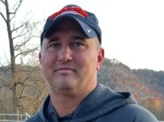 Treinador de futebol desaparecido ainda é pago apesar de ser acusado de pornografia infantil Treinador de futebol desaparecido ainda é pago apesar de ser acusado de pornografia infantil