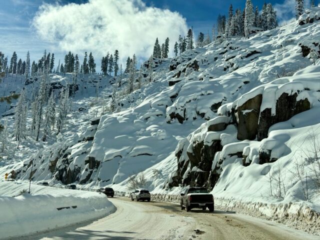 Três homens da Bay Area ficaram feridos depois que uma caminhonete perdeu o controle em uma estrada nevada perto de South Lake Tahoe
