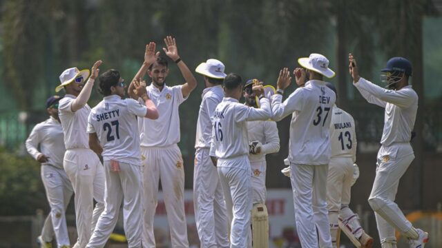 Troféu Ranji 2025-26: Karnataka agrupa Mumbai por apenas 120 no Troféu Ranji 2025-26: Karnataka agrupa Mumbai por apenas 120 no primeiro dia das quartas de final