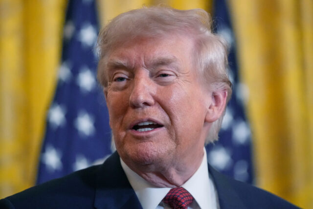 Trump: Deixe-os comer fumaça – e minha postagem racista foi ‘muito forte’
