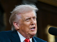 Trump apregoa preços mais baixos de medicamentos em qualquer lugar do mundo no Estado da União Trump apregoa preços mais baixos de medicamentos em qualquer lugar do mundo no Estado da União