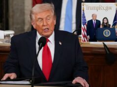 Trump apregoa preços mais baixos de medicamentos, revela o primeiro cliente da TrumpRx, durante discurso sobre o Estado da União O presidente Donald Trump fala durante seu discurso sobre o Estado da União em 24 de fevereiro de 2026.