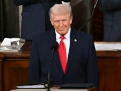 Trump apregoa recorde econômico e critica imigrantes em discurso divisivo sobre o Estado da União Trump apregoa recorde econômico e critica imigrantes em discurso divisivo sobre o Estado da União