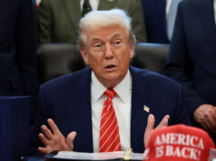 Trump ataca repórter por questionar sobreviventes de Epstein Trump ataca repórter por questionar sobreviventes de Epstein