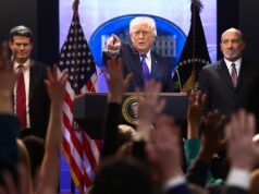 Trump aumentará tarifa global dos EUA de 10 para 15% após decisão da Suprema Corte Trump aumentará tarifa global dos EUA de 10 para 15% após decisão da Suprema Corte