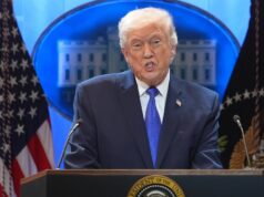 Trump diz que aumentará tarifas para 15% após decisão da Suprema Corte O presidente Donald Trump fala durante uma coletiva de imprensa na Casa Branca na sexta-feira, 20 de fevereiro, em Washington.