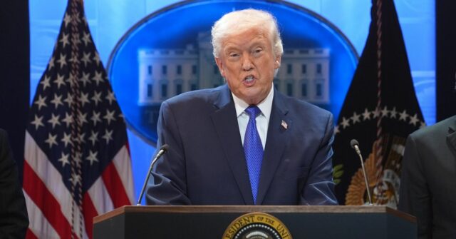 Trump diz que aumentará tarifas para 15% após decisão da O presidente Donald Trump fala durante uma coletiva de imprensa na Casa Branca na sexta-feira, 20 de fevereiro, em Washington.