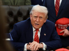 Trump diz que negociações com o Irã continuam em meio a tensões Trump diz que negociações com o Irã continuam em meio a tensões