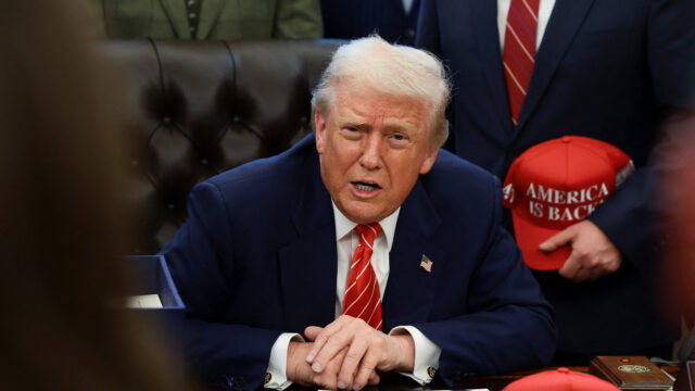 Trump diz que negociações com o Irã continuam em meio a tensões
