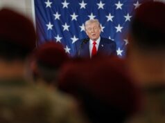 Trump encomenda segundo porta-aviões para o Médio Oriente Trump encomenda segundo porta-aviões para o Médio Oriente