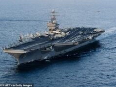 Trump envia o maior porta-aviões do mundo para o Oriente Médio depois que Netanyahu alertou: ‘O Irã joga jogos’ O USS Abraham Lincoln, juntamente com um grupo de ataque, está atualmente estacionado fora do Irã