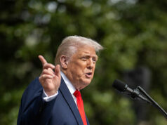 Trump estende convite da SOTU para menina que foi tirada dos pais após transição secreta de gênero Trump estende convite da SOTU para menina que foi tirada dos pais após transição secreta de gênero