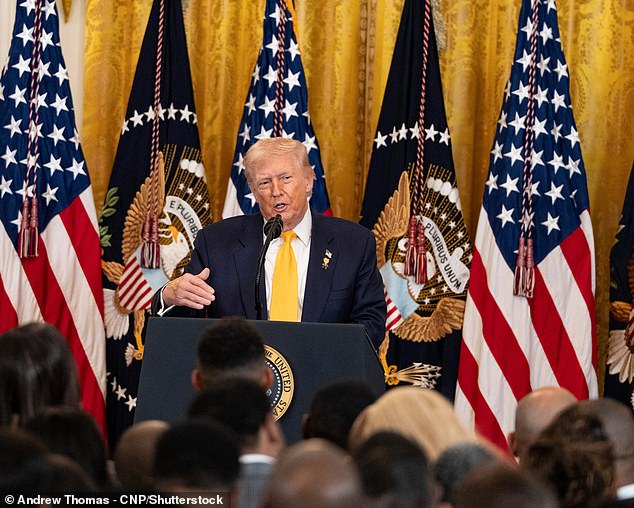 Trump 'identifica data para ataque ao Irã' enquanto o maior Donald Trump poderá tomar uma decisão sobre ataques militares no Irão em breve, com os militares dos EUA prontos para potencialmente lançar um ataque neste fim de semana.